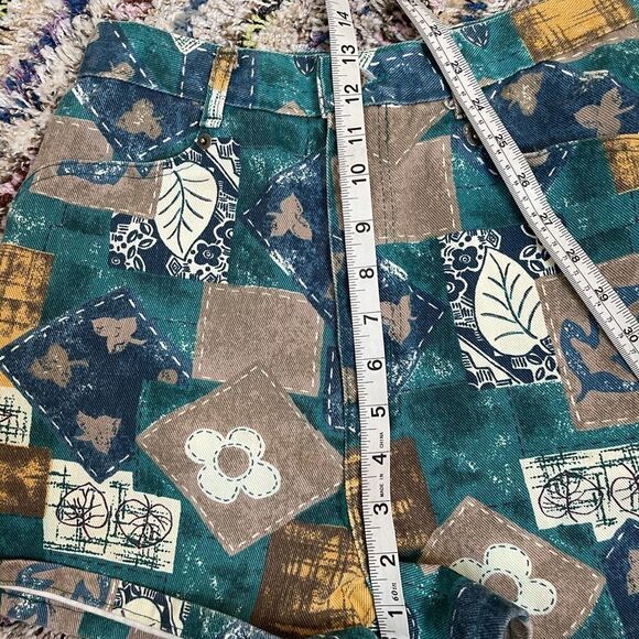 Vintage printed denim natural waist shorts - Picture 6 of 8